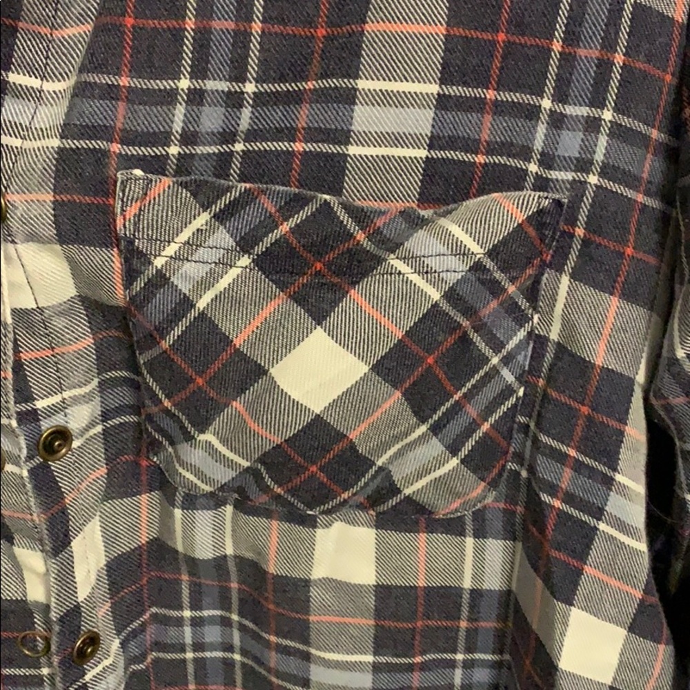 Snap down front blouse. - Picture 2 of 5